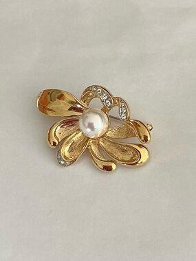 Vintage Signed Butler  Gold Tone Plated, faux Pearl Brooch with Crystal